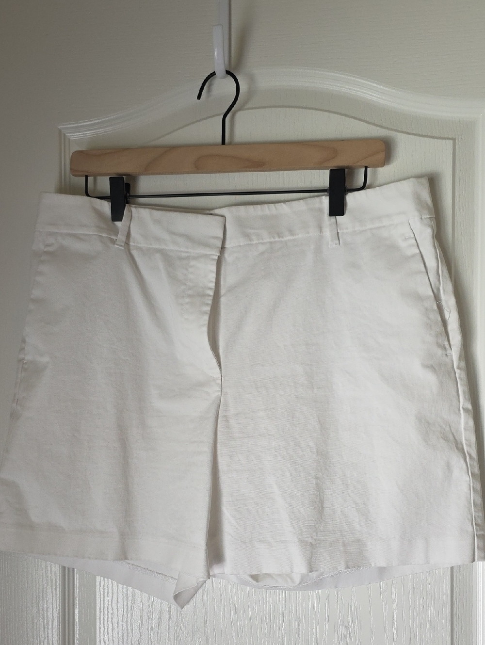 Ann Taylor Women’s White Classic Cotton Shorts